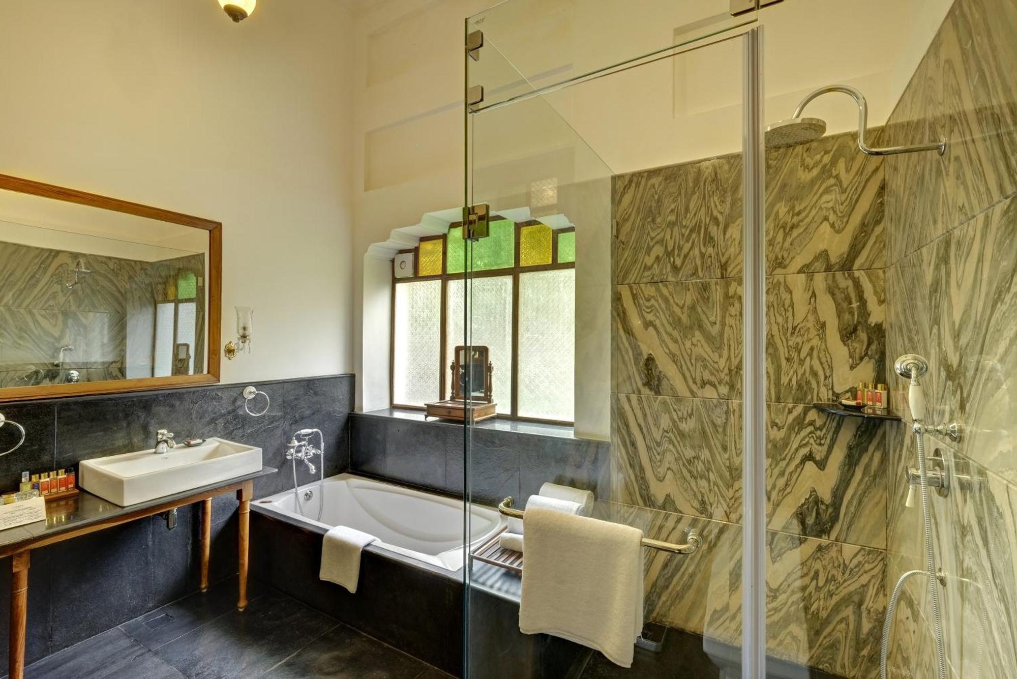 Saraca Hotel Lucknow Eksteriør bilde