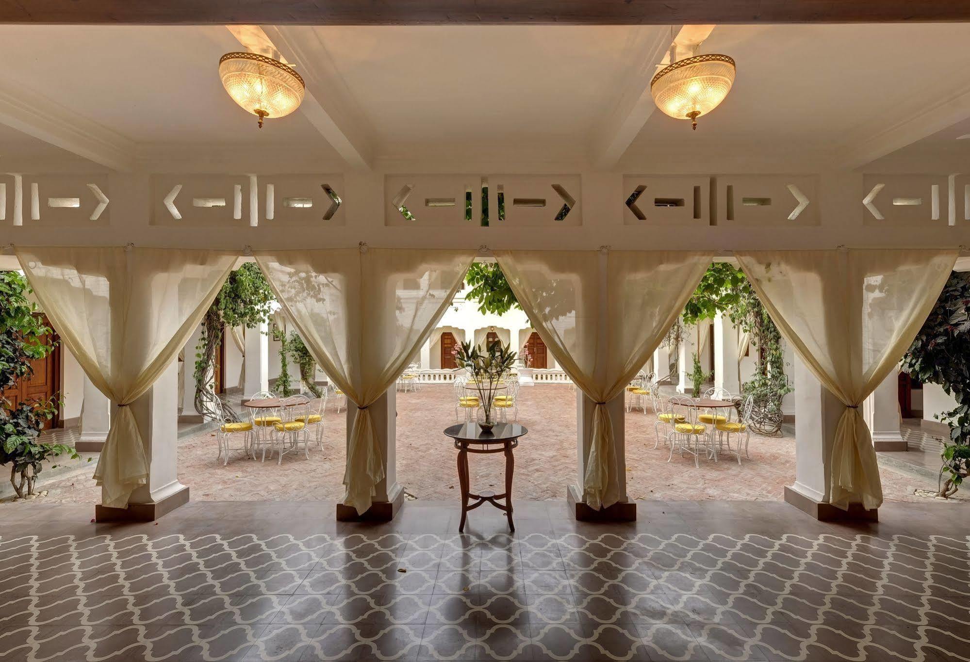 Saraca Hotel Lucknow Eksteriør bilde