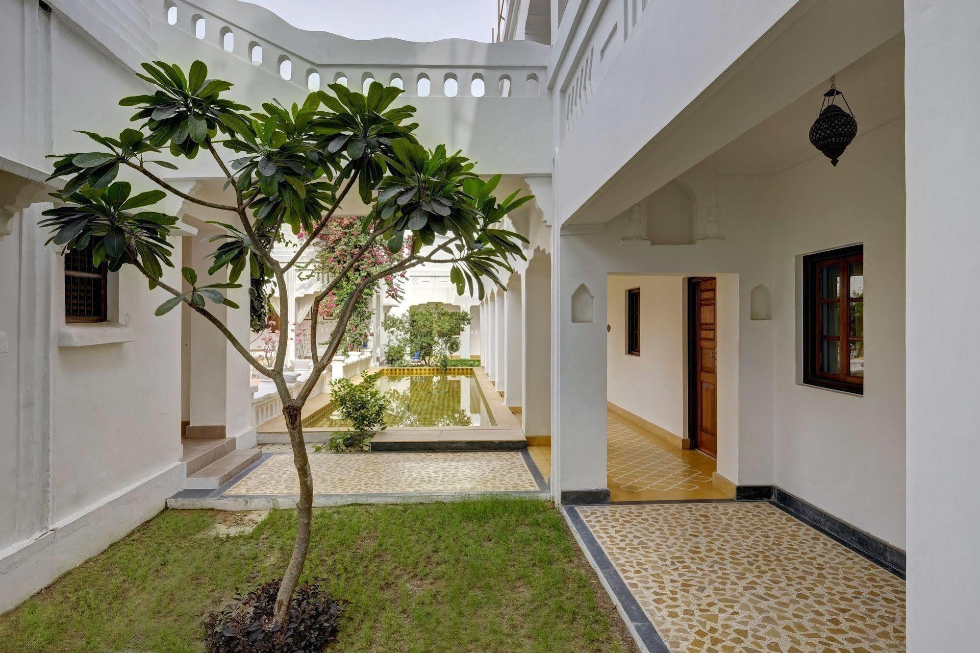 Saraca Hotel Lucknow Eksteriør bilde